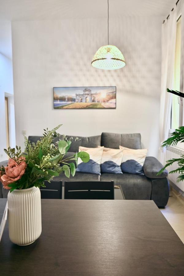 For You Rentals Centrico Apartamento Temporal En La Calle Infanta Inf1A Madryt Zewnętrze zdjęcie